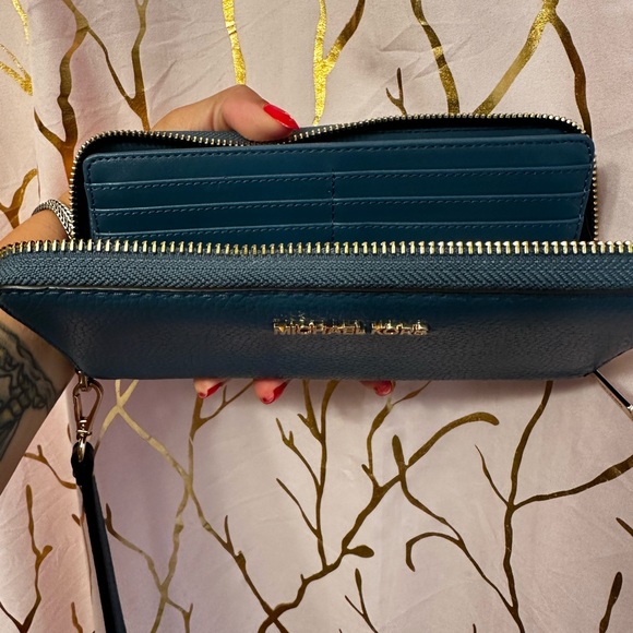 Michael Kors continental wallet - Picture 2 of 5